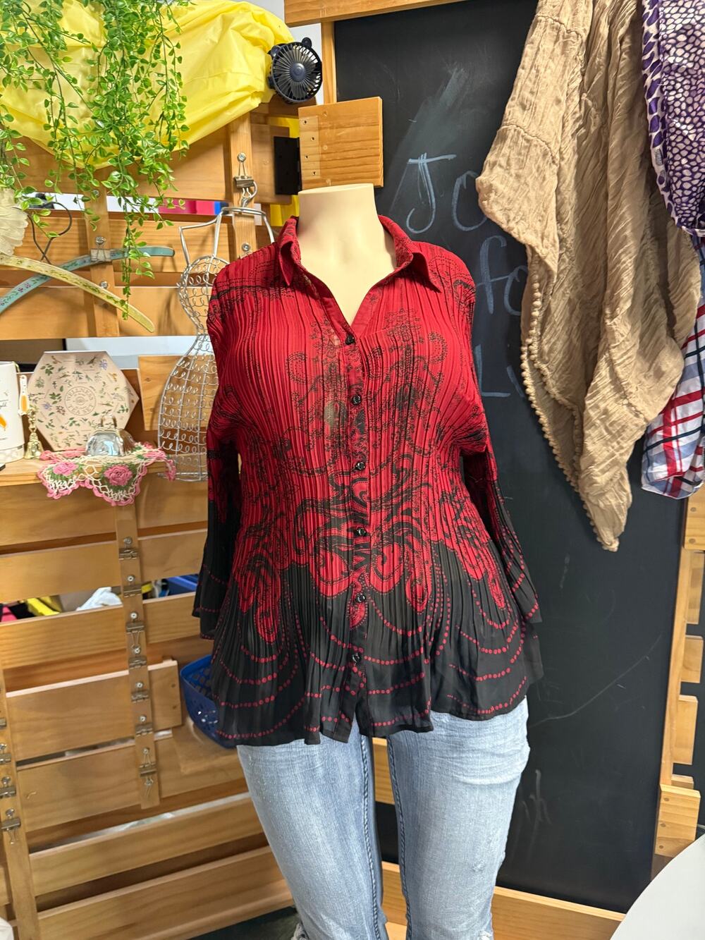 Studio 1940 Sheer and Stretchy Button Up Blouse Size 26/28 in Red and Black